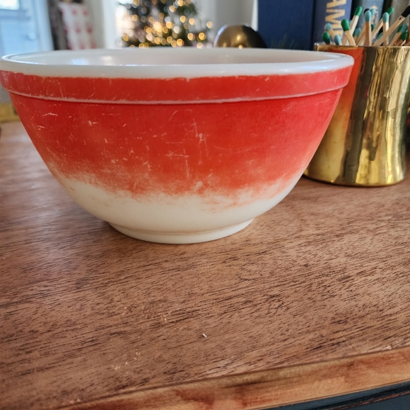 Beautiful Vintage pyrex nesting bowls. A collector's dream. - Picture 3 of 3